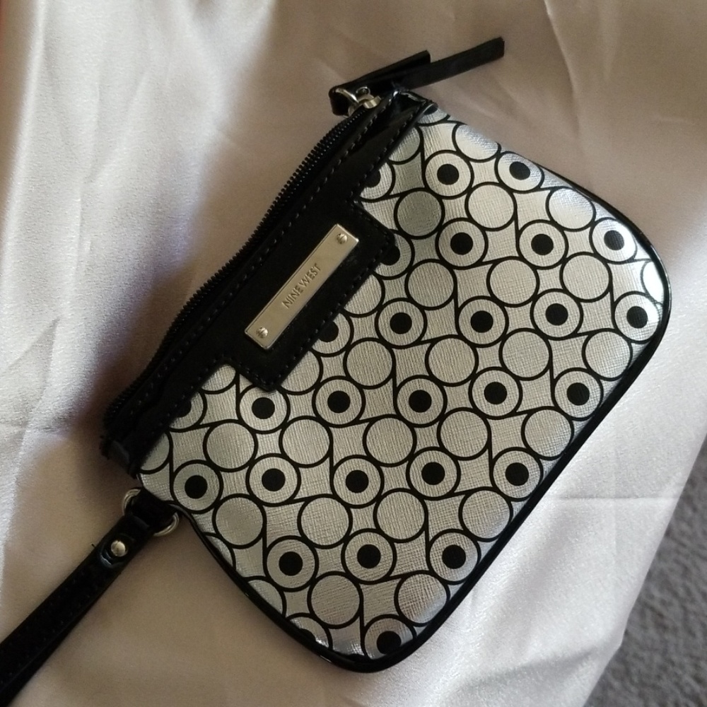 BNWOT Nine West Wristlet